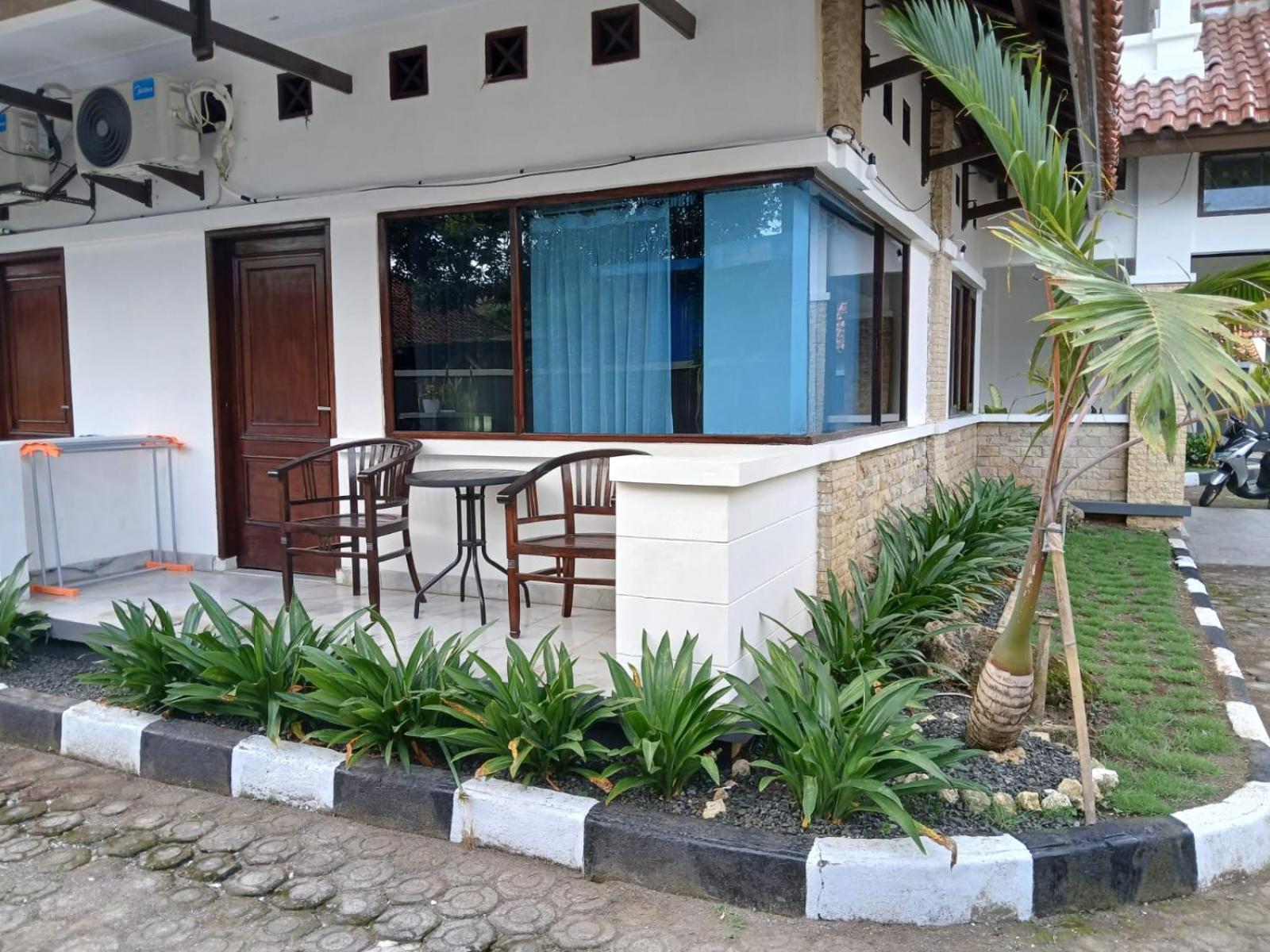 Hotel Pondok Putri Batukaras Bagian luar foto